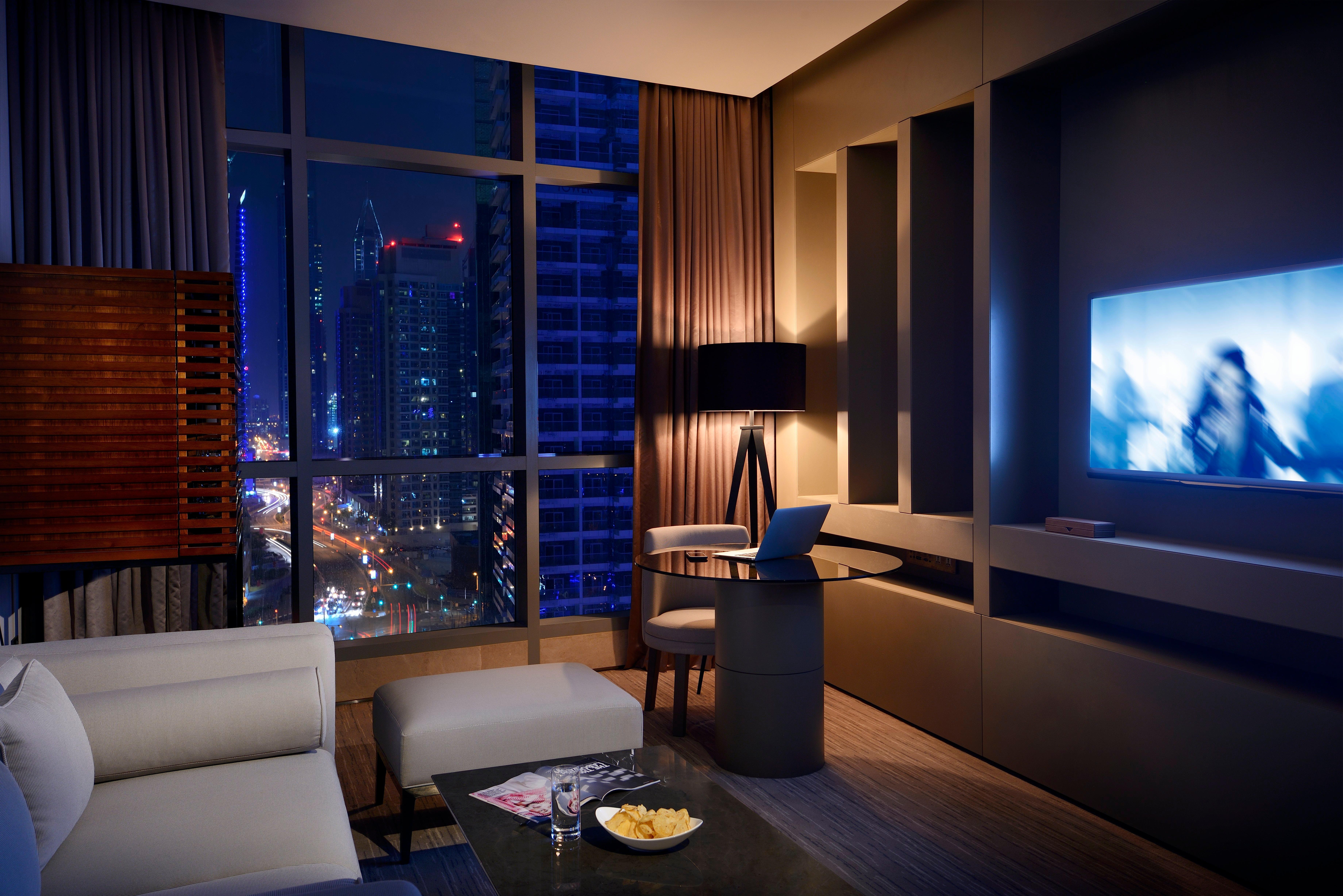 Intercontinental Dubai Marina By Ihg Hotel Ngoại thất bức ảnh A living room at the Ritz-Carlton, Dubai
